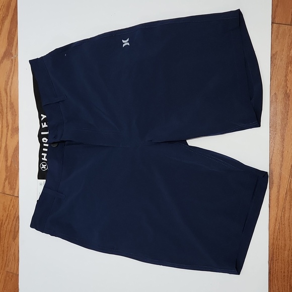 Hybrid walk shorts - Picture 1 of 3